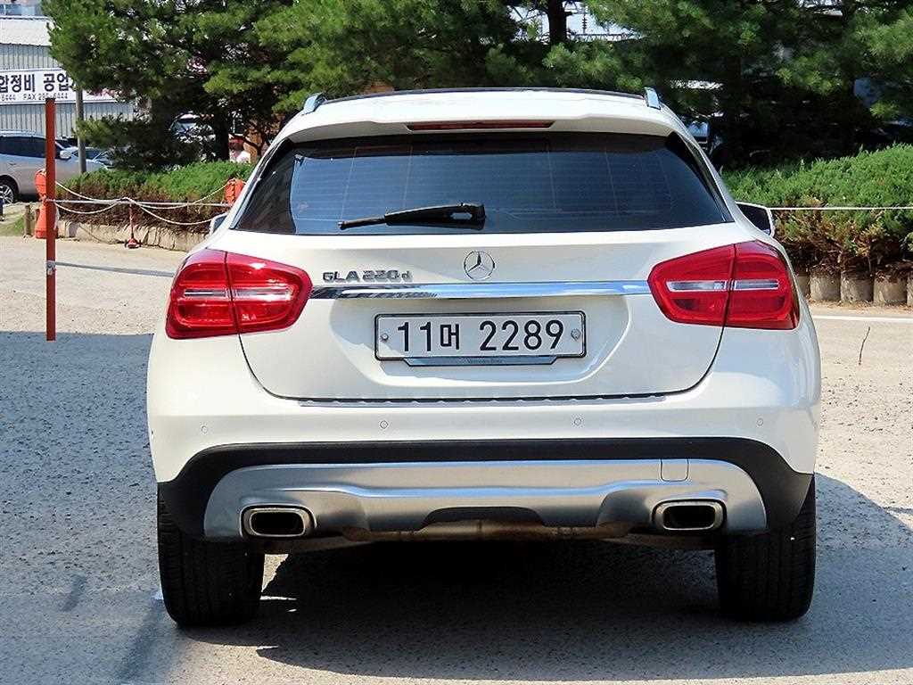 Mercedes Benz GLA Class - Vista 6