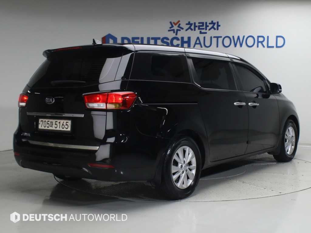 KIA Carnival - Vista 2