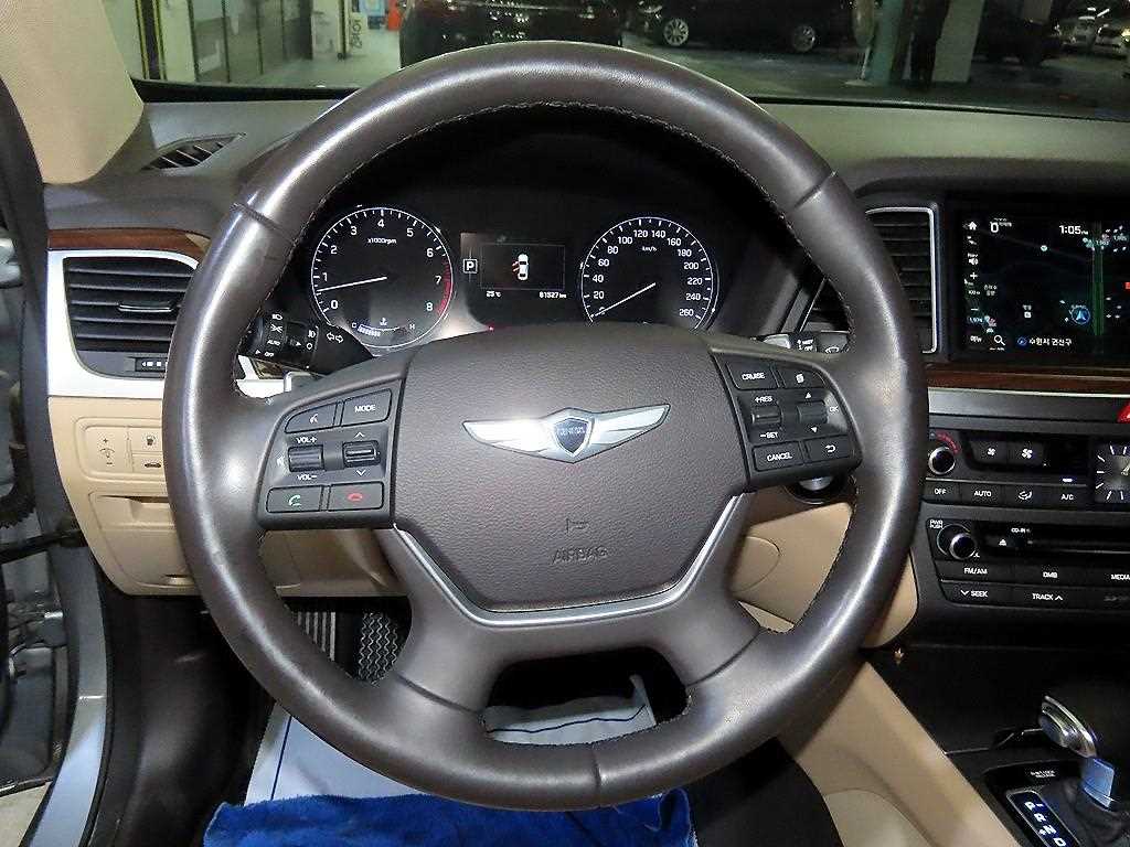 HYUNDAI Genesis - Vista 10