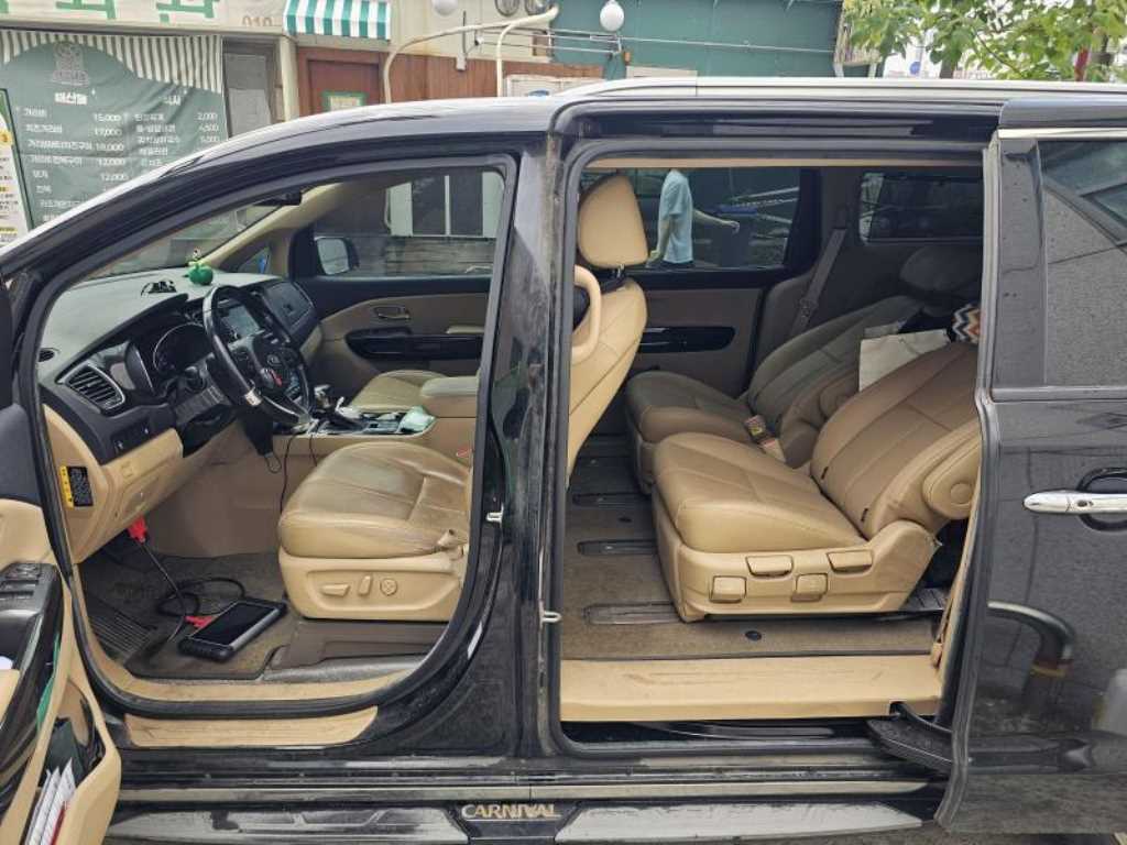 KIA Carnival - Vista 6