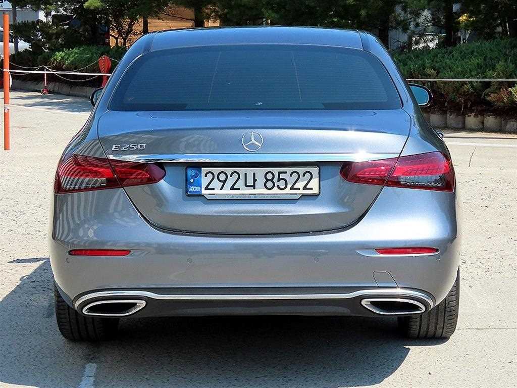 Mercedes Benz E class - Vista 6