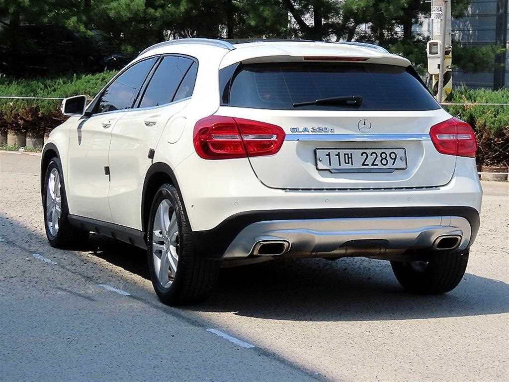 Mercedes Benz GLA Class - Vista 3