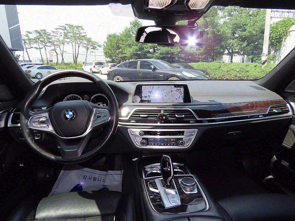 BMW 7 Series - Vista 9