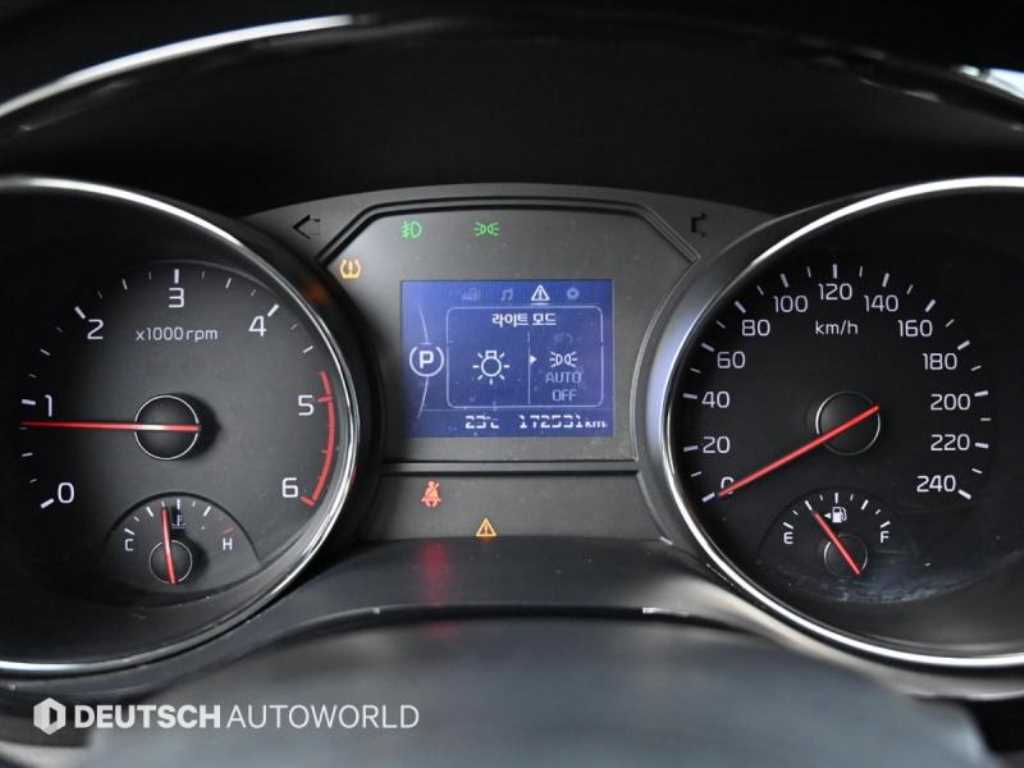 KIA Carnival - Vista 10