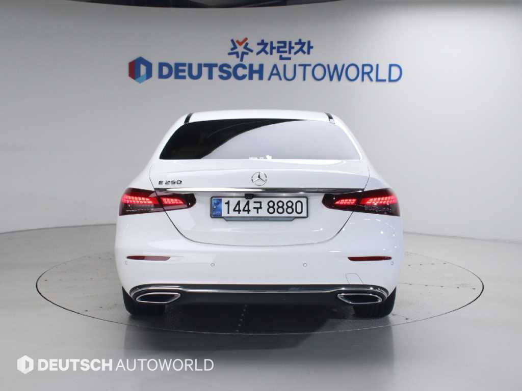 Mercedes Benz E class - Vista 6