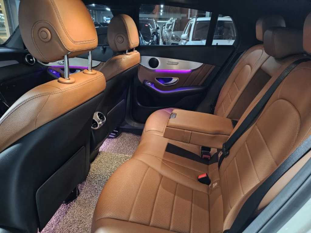 Mercedes Benz GLC Class - Vista 8