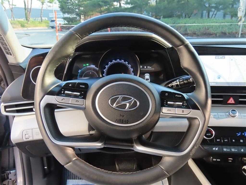 HYUNDAI Avante - Vista 11
