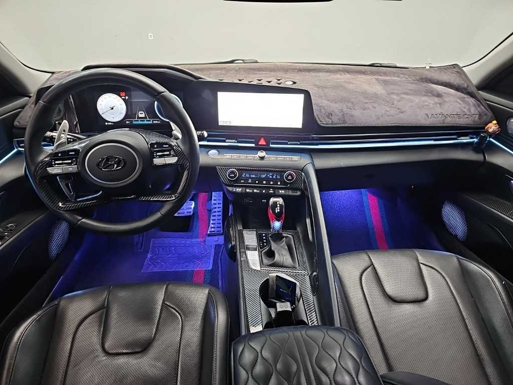 HYUNDAI Avante - Vista 9