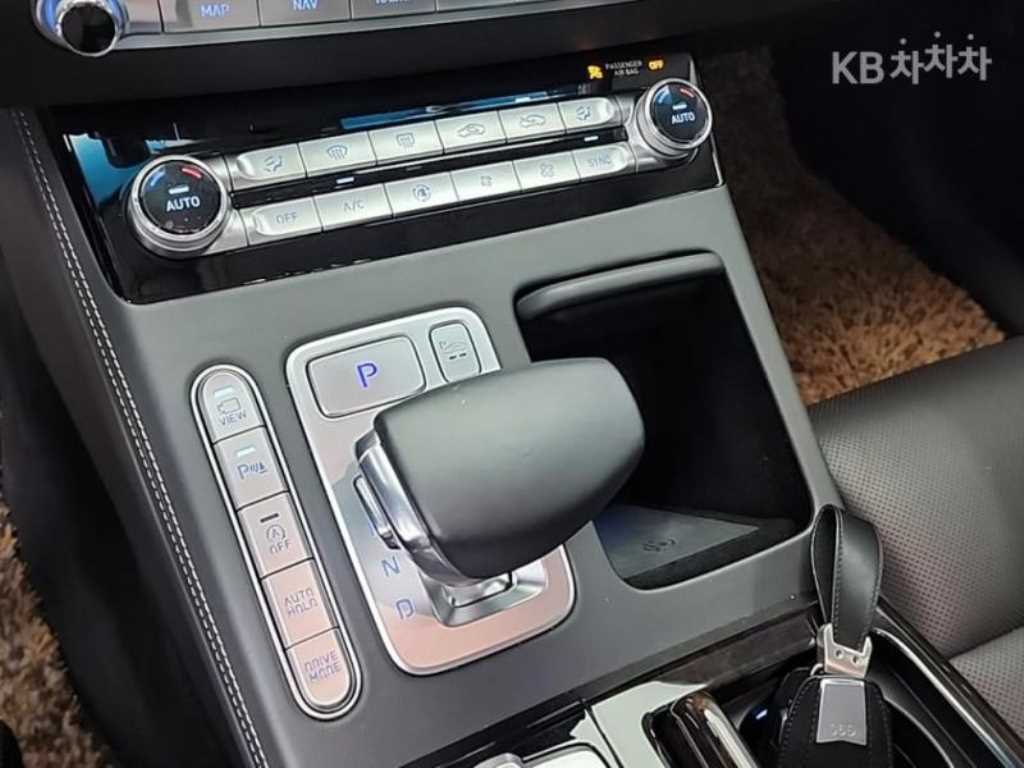 Genesis G90 - Vista 10