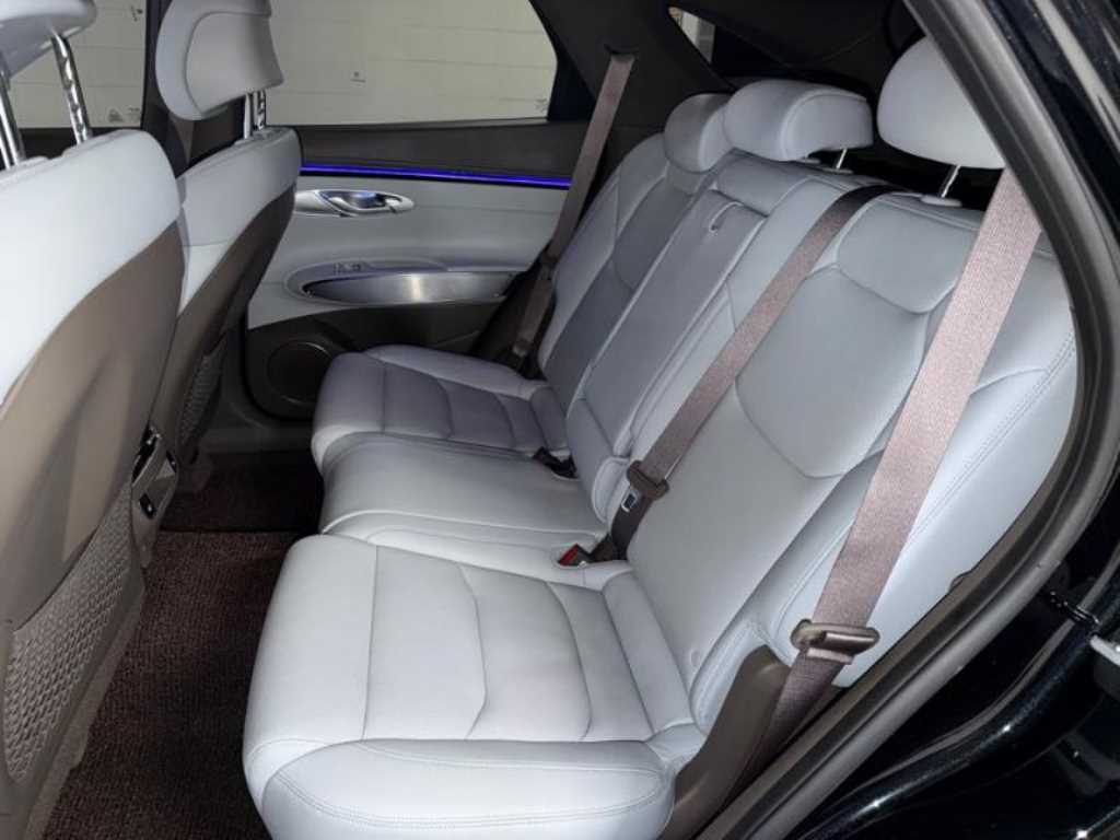 Genesis GV70 - Vista 9