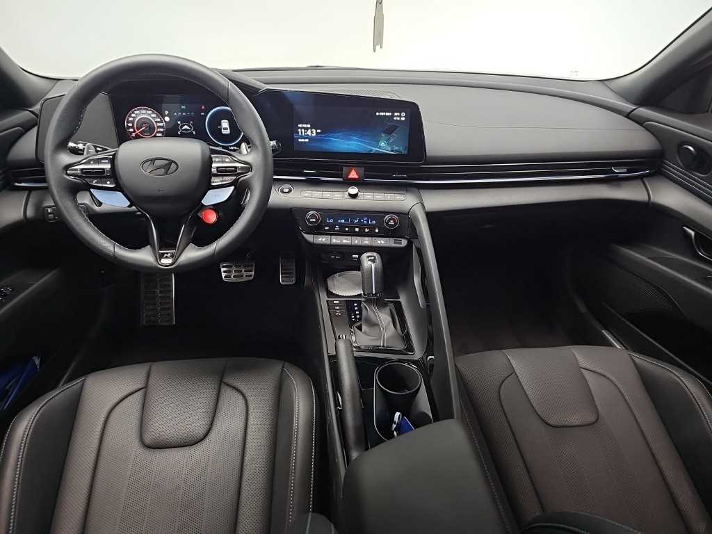 HYUNDAI Avante - Vista 9