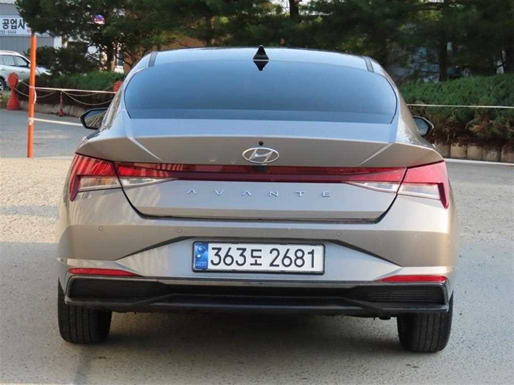 HYUNDAI Avante - Vista 6