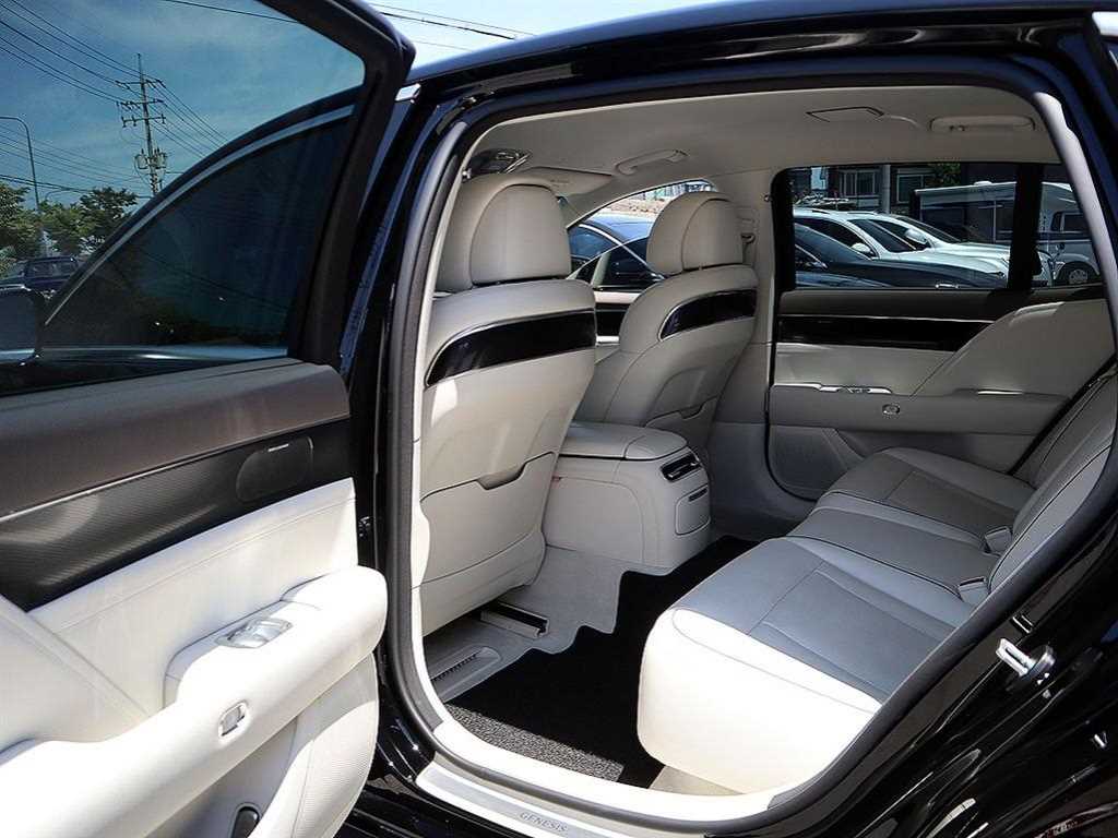 Genesis G90 - Vista 9
