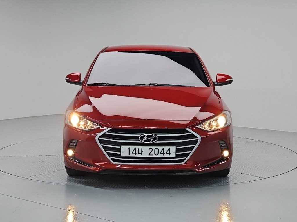 HYUNDAI Avante - Vista 2