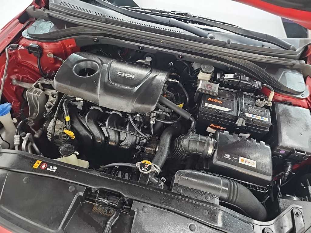 HYUNDAI Avante - Vista 7