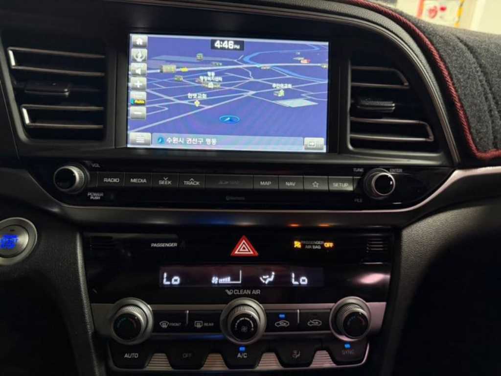 HYUNDAI Avante - Vista 12