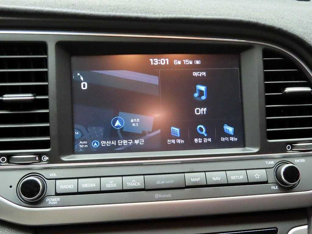 HYUNDAI Avante - Vista 11