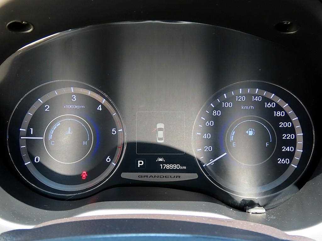 HYUNDAI Grandeur - Vista 11
