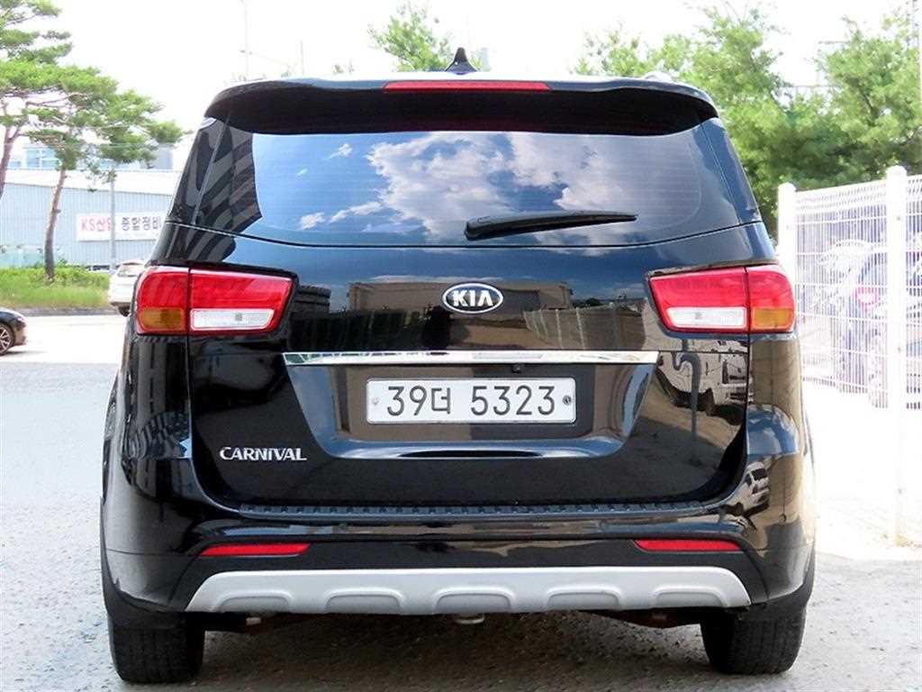 KIA Carnival - Vista 6