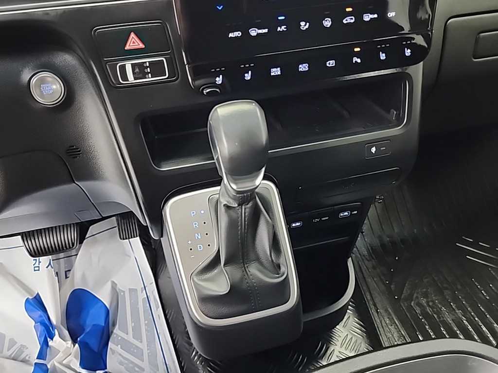 HYUNDAI Staria - Vista 10