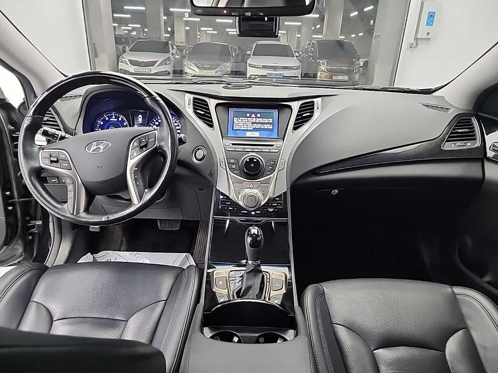 HYUNDAI Grandeur - Vista 9