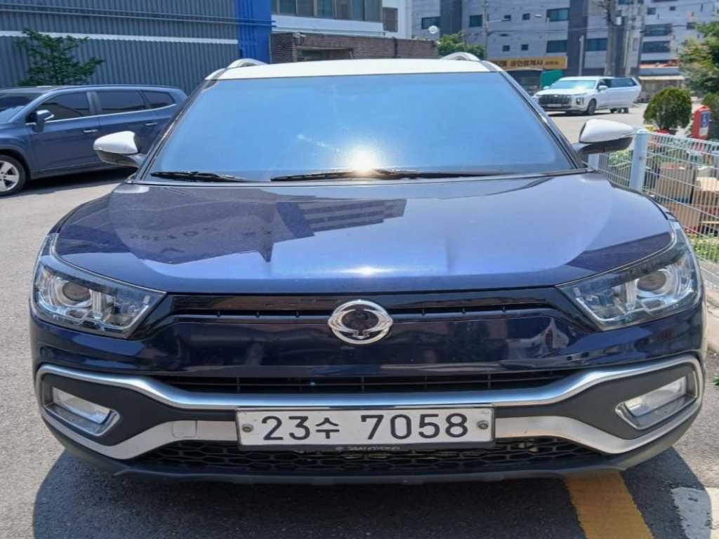Ssangyong Tivoli 2019 Azul - Importación desde Corea - HF Imports Iquique - Foto 1