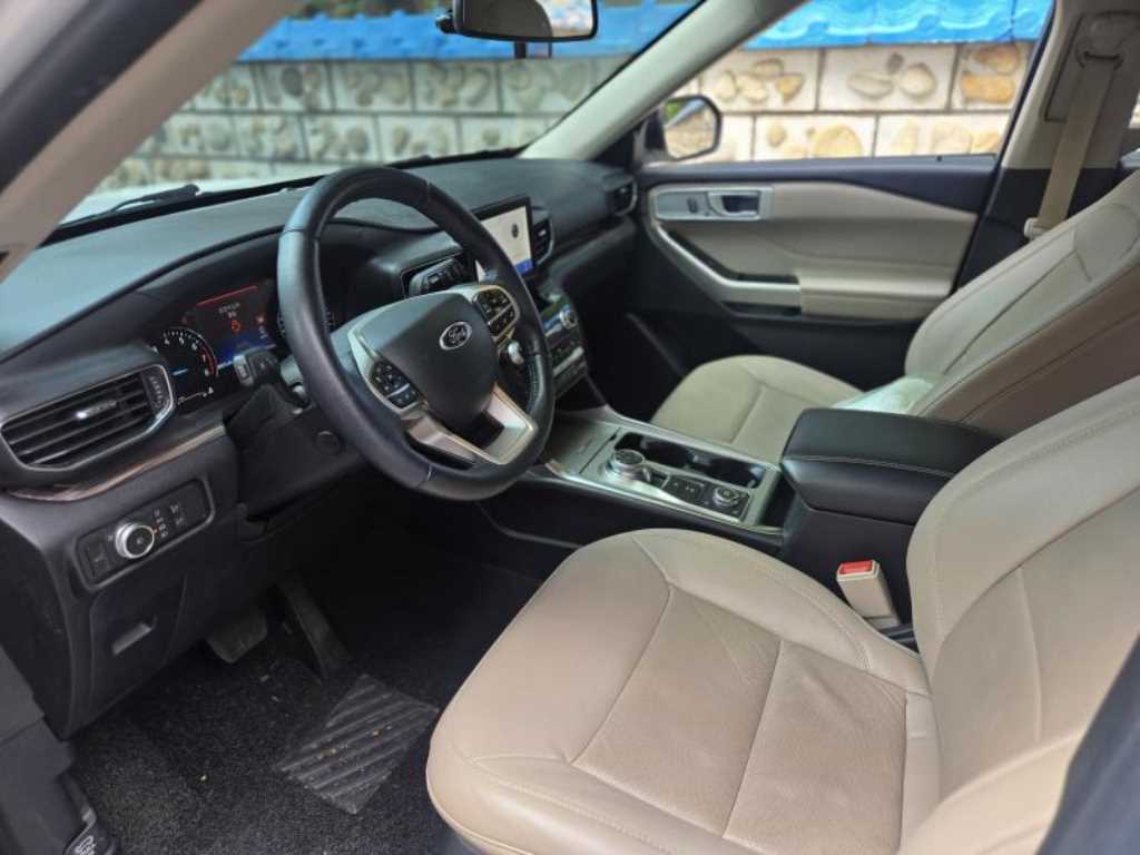 Ford Explorer - Vista 8