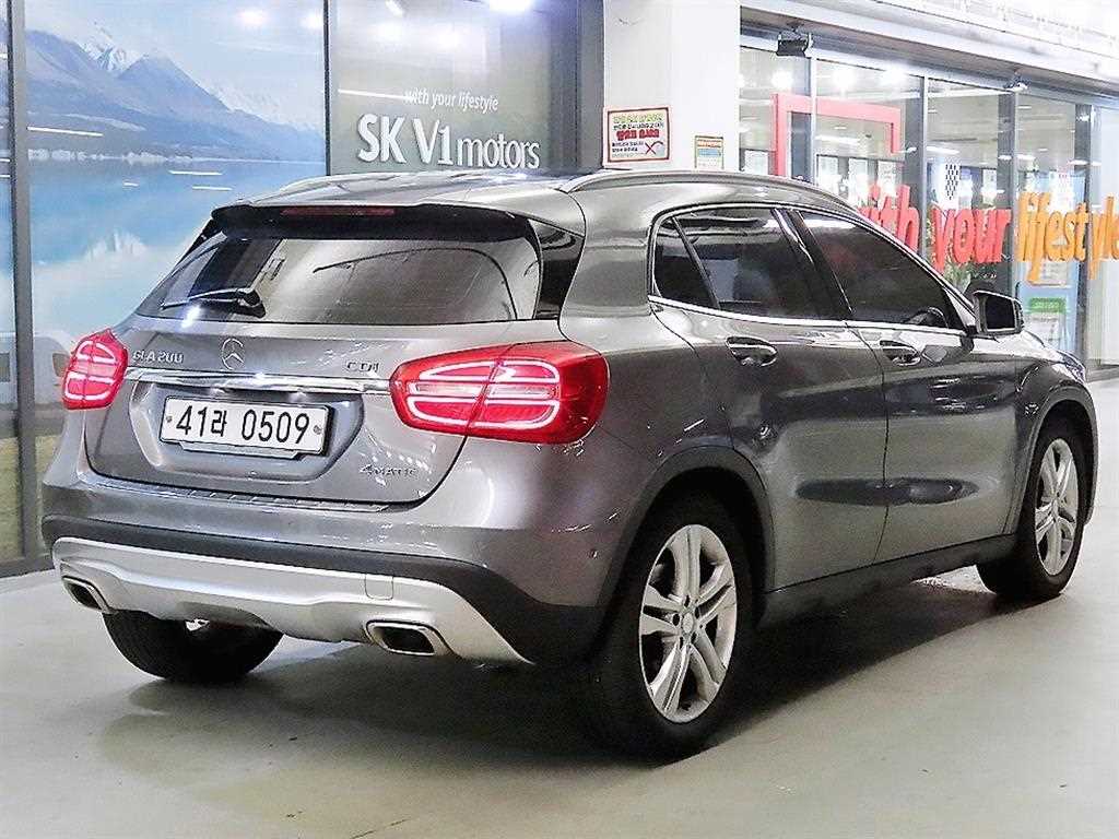 Mercedes Benz GLA Class - Vista 6