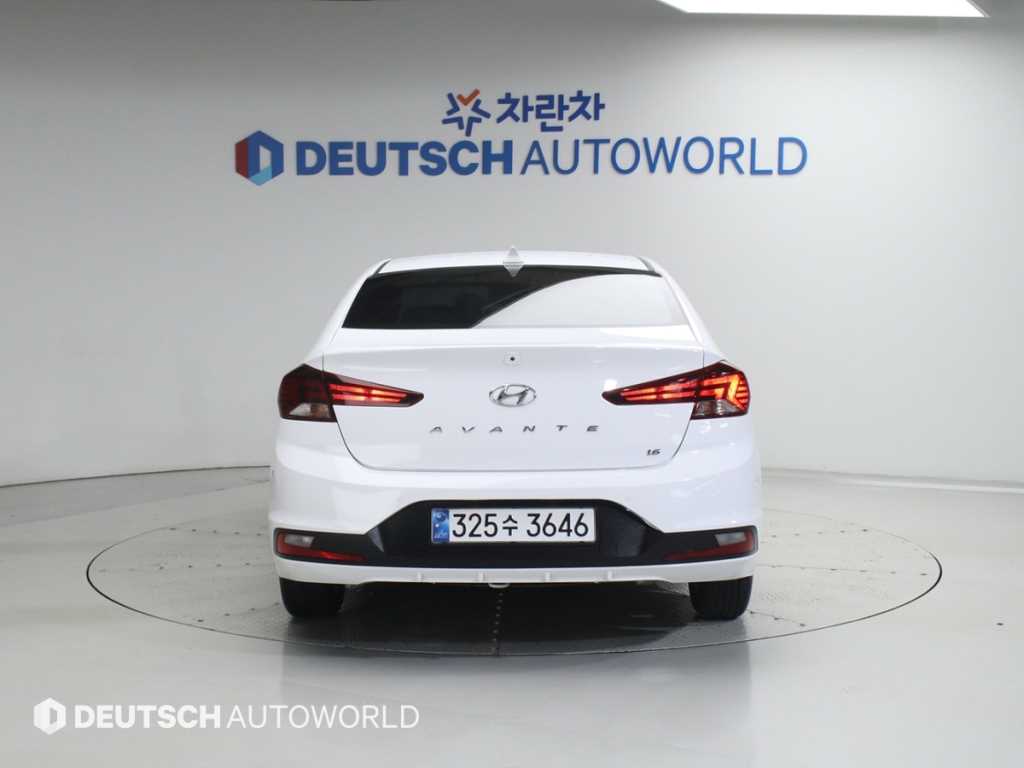 HYUNDAI Avante - Vista 3