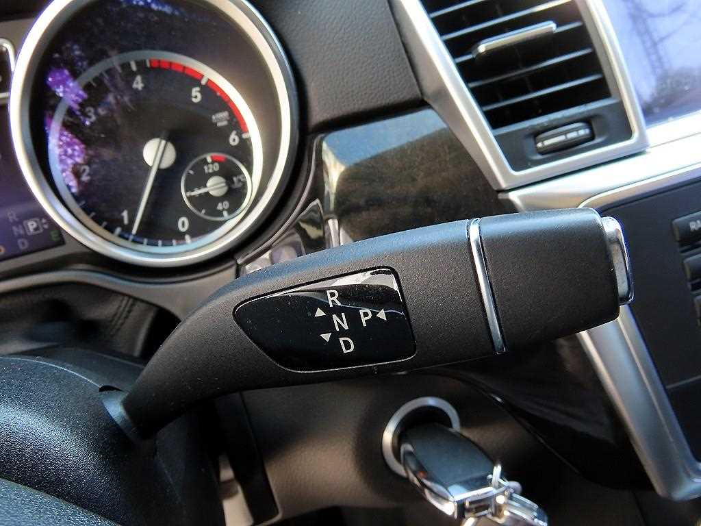 Mercedes Benz M Class - Vista 12