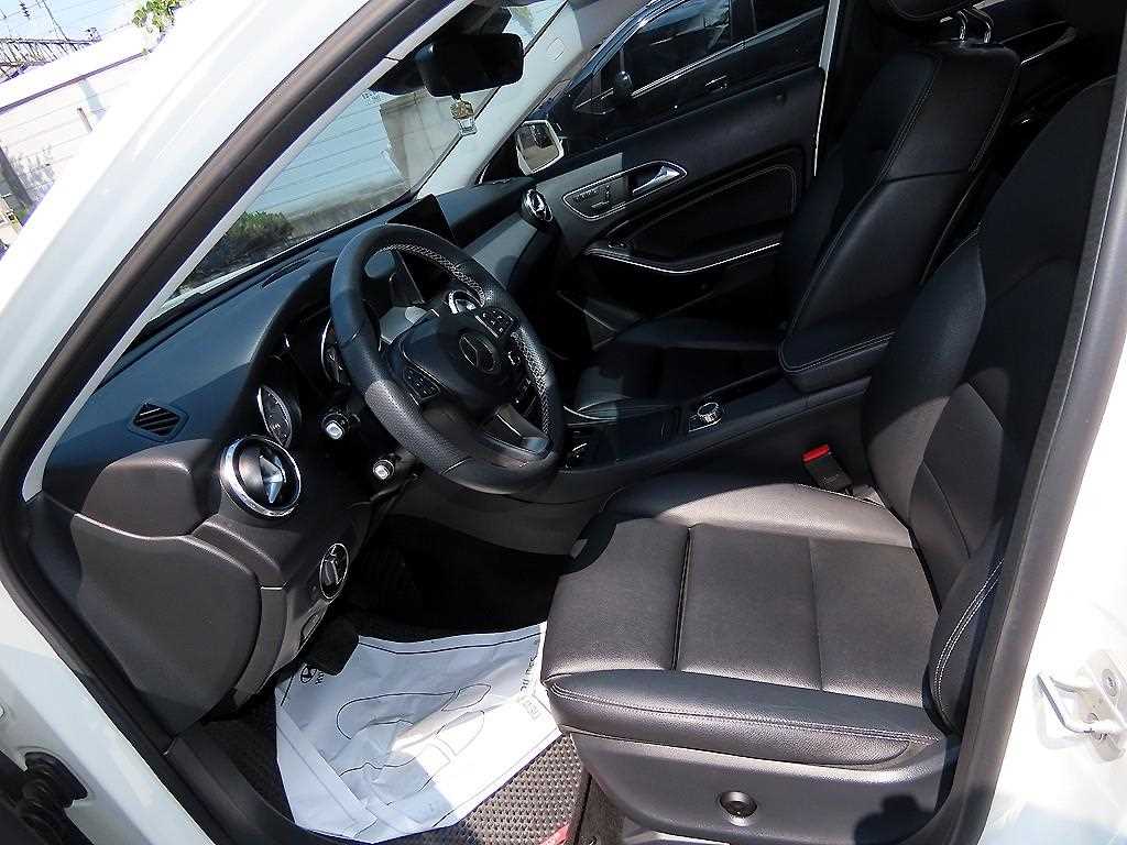 Mercedes Benz GLA Class - Vista 7