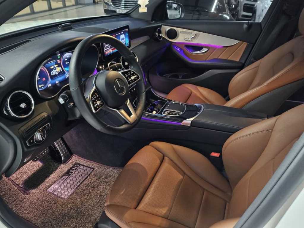 Mercedes Benz GLC Class - Vista 7