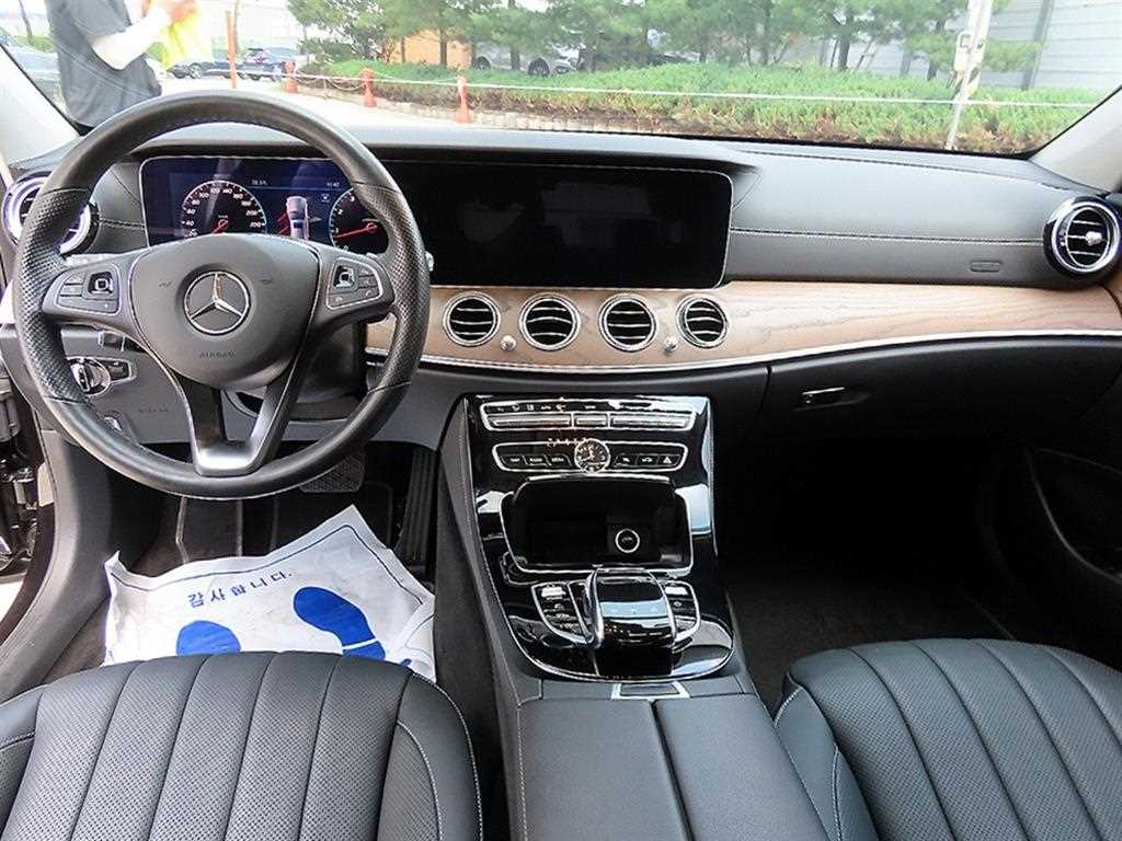 Mercedes Benz E class - Vista 9