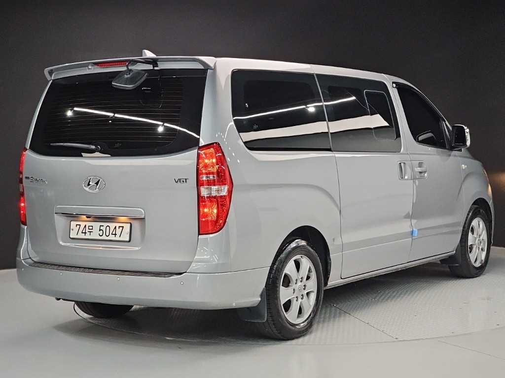 HYUNDAI Starex - Vista 6