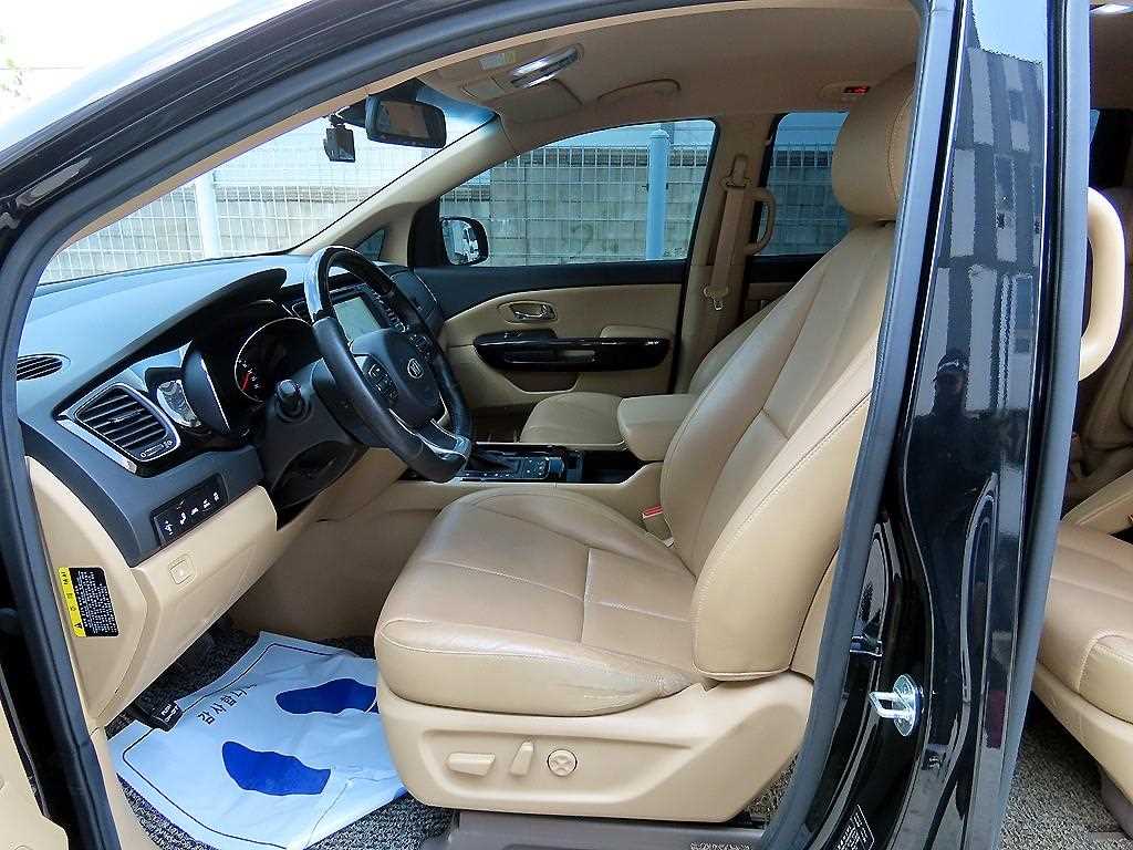 KIA Carnival - Vista 7