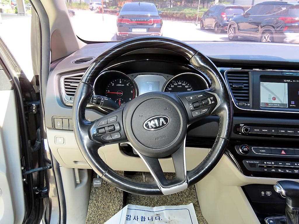 KIA Carnival - Vista 11