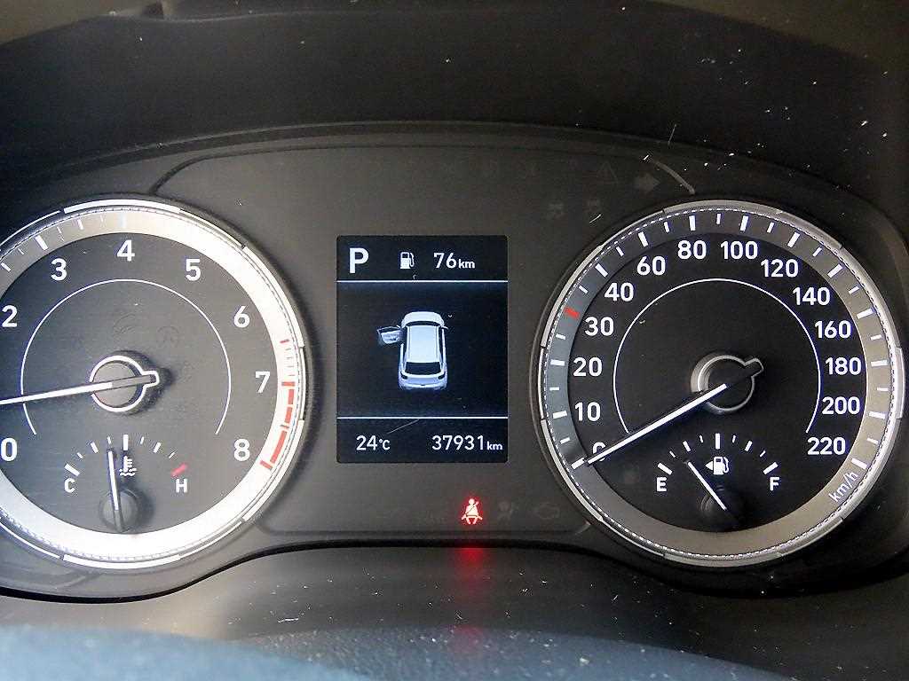 HYUNDAI Venue - Vista 11