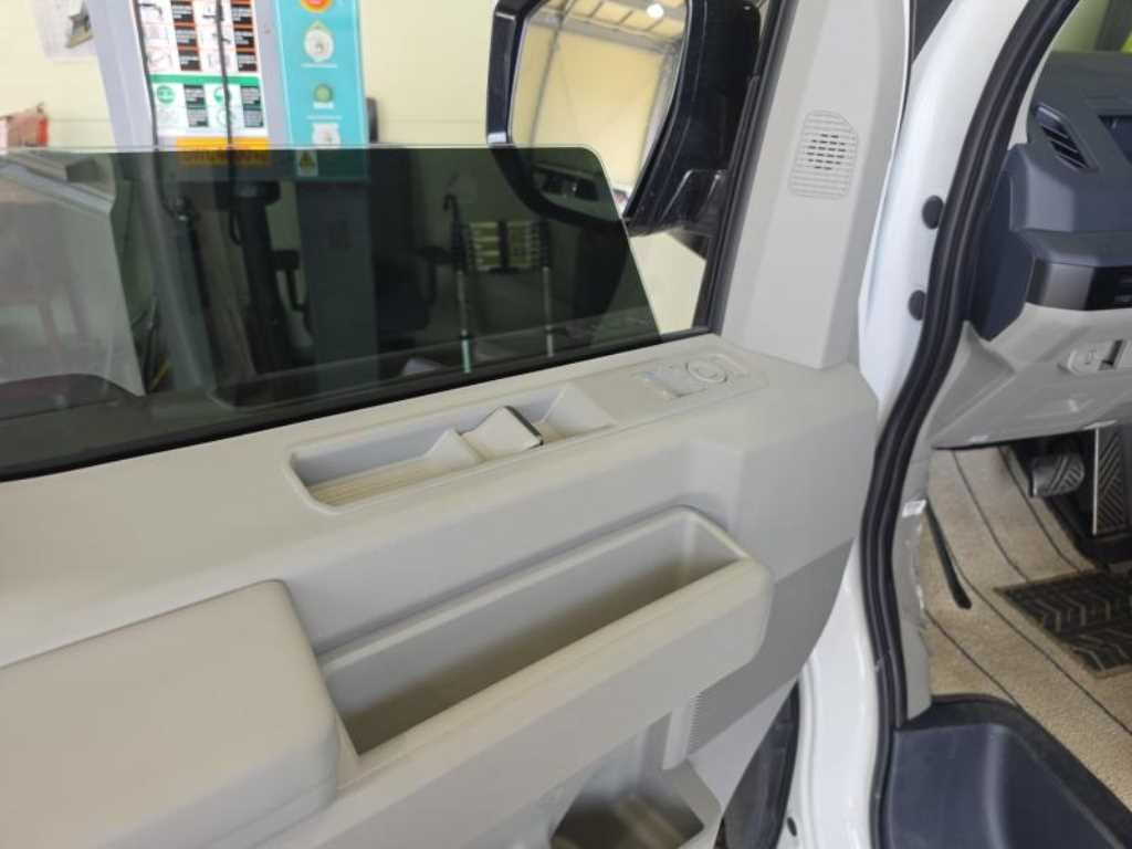KIA PV5 - Vista 8