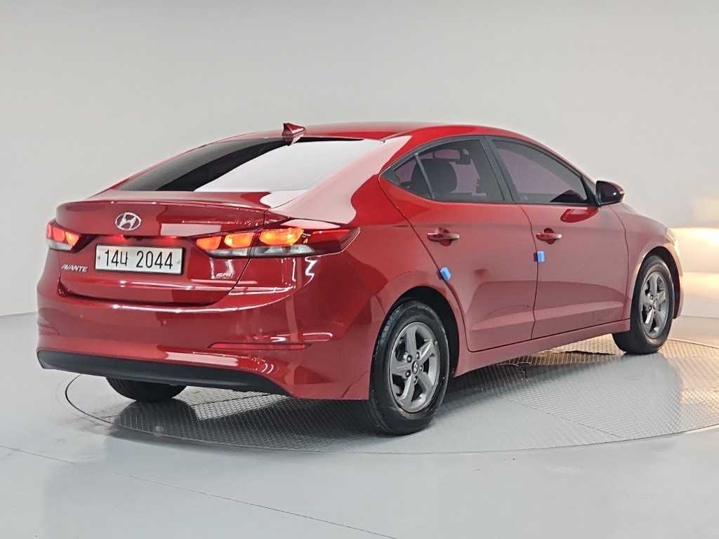 HYUNDAI Avante - Vista 6