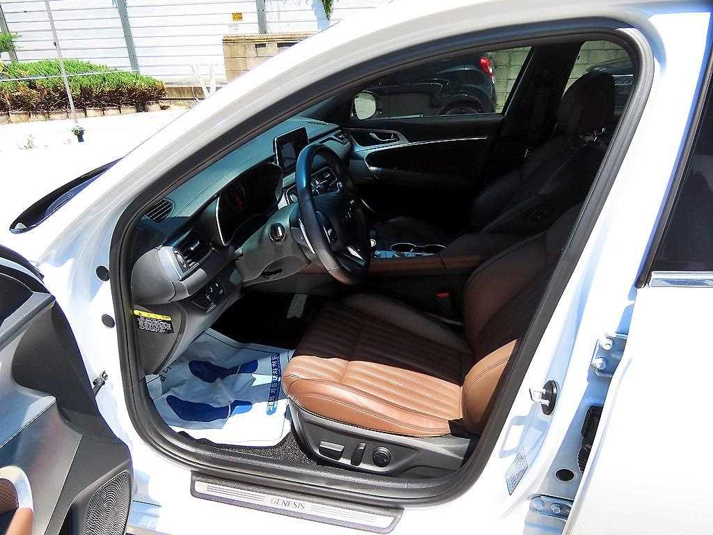 Genesis G70 - Vista 7