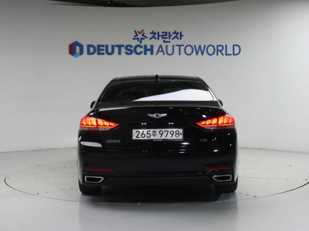 HYUNDAI Genesis - Vista 3