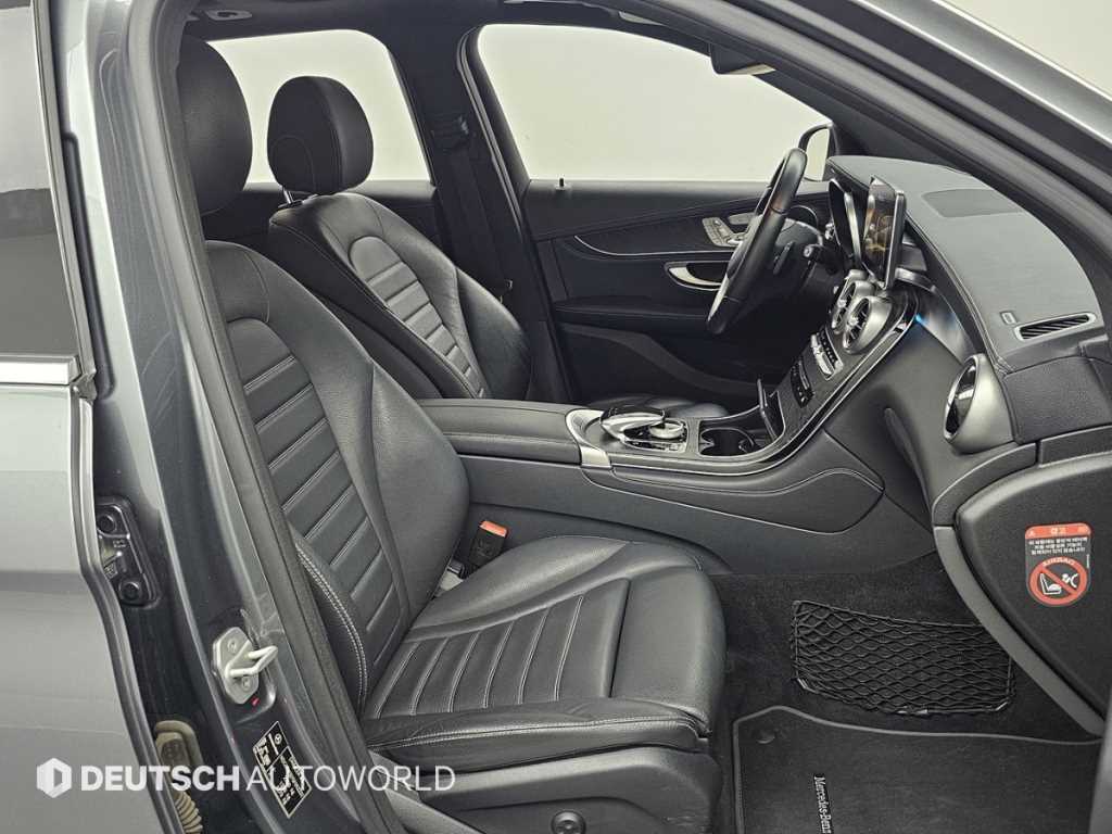 Mercedes Benz GLC Class - Vista 12