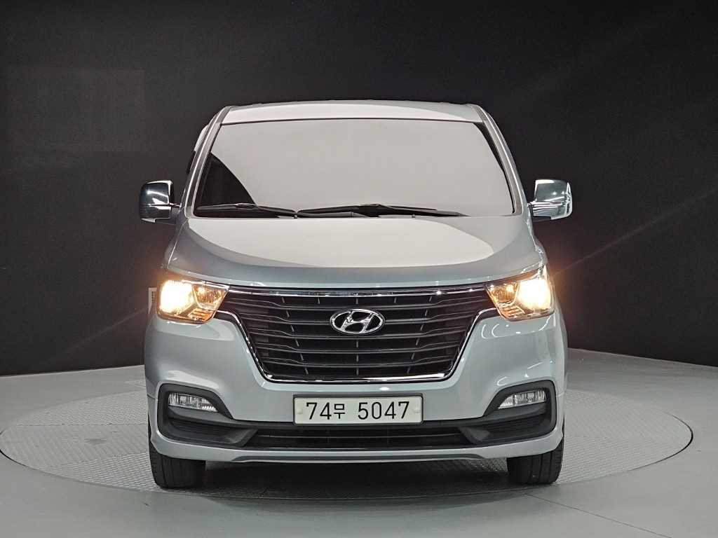 HYUNDAI Starex - Vista 2