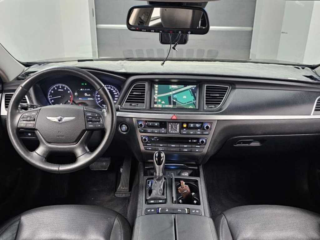 HYUNDAI Genesis - Vista 10