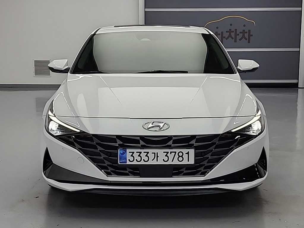 HYUNDAI Avante - Vista 2