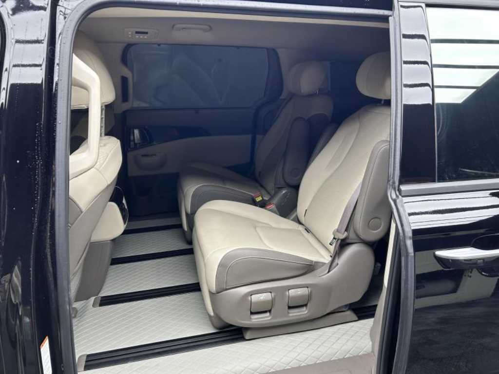 KIA Carnival - Vista 8