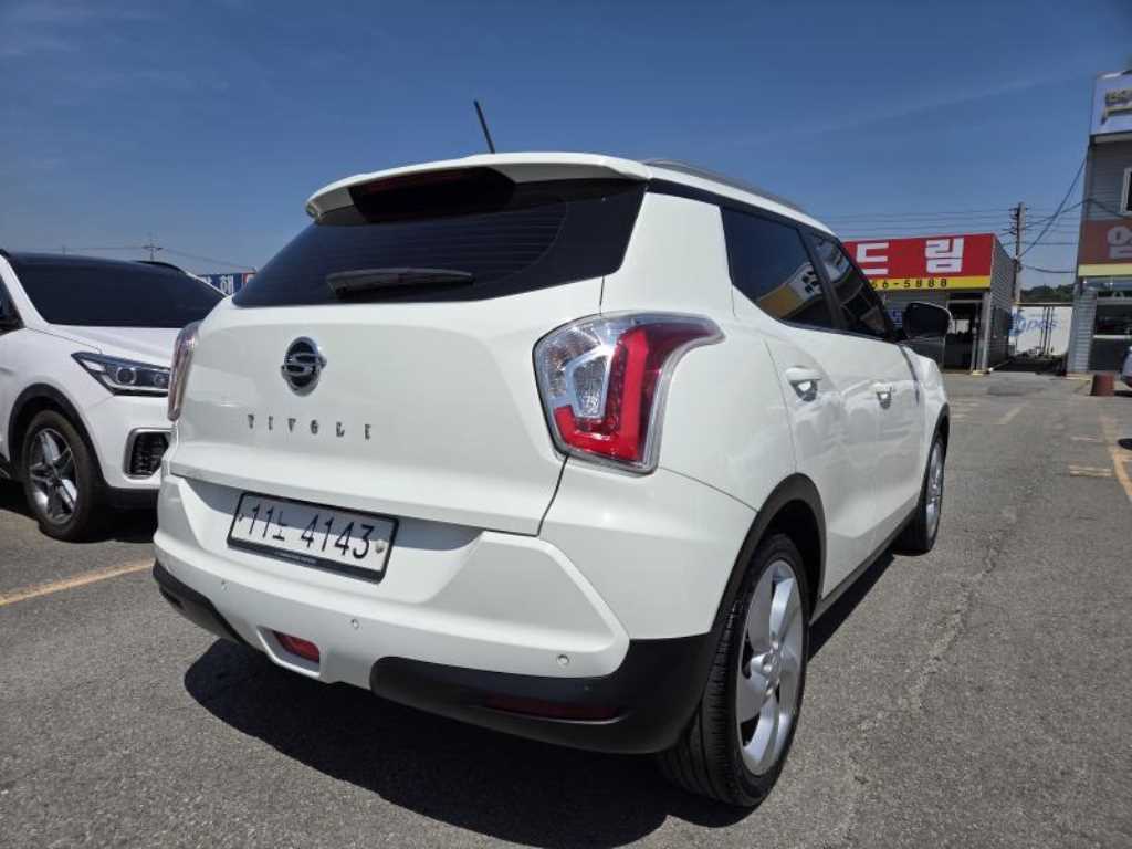Ssangyong Tivoli - Vista 8