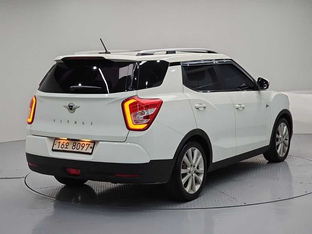 Ssangyong Tivoli - Vista 6