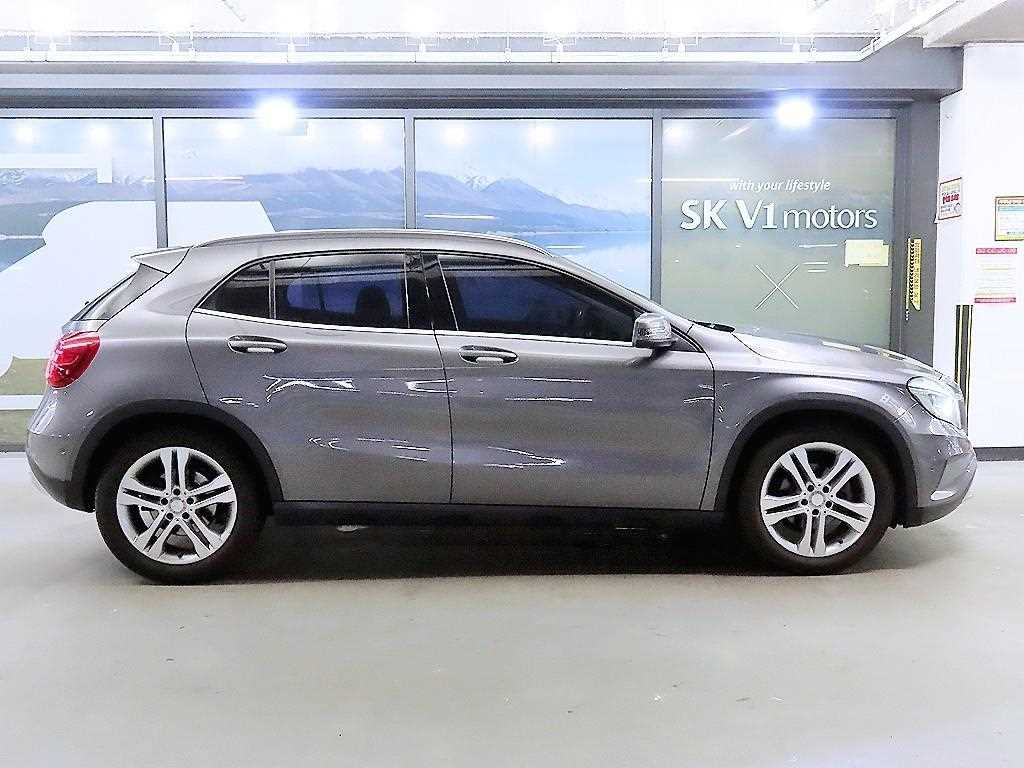 Mercedes Benz GLA Class - Vista 3