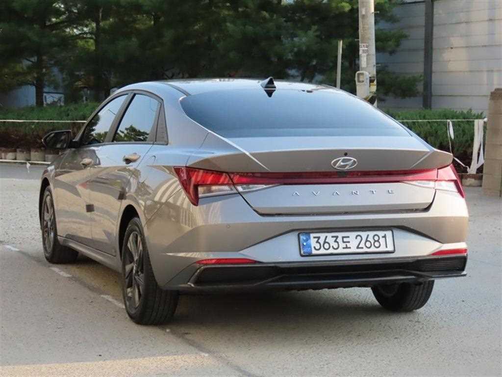 HYUNDAI Avante - Vista 3